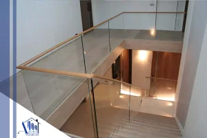 نرده شیشه‌ای دفنی