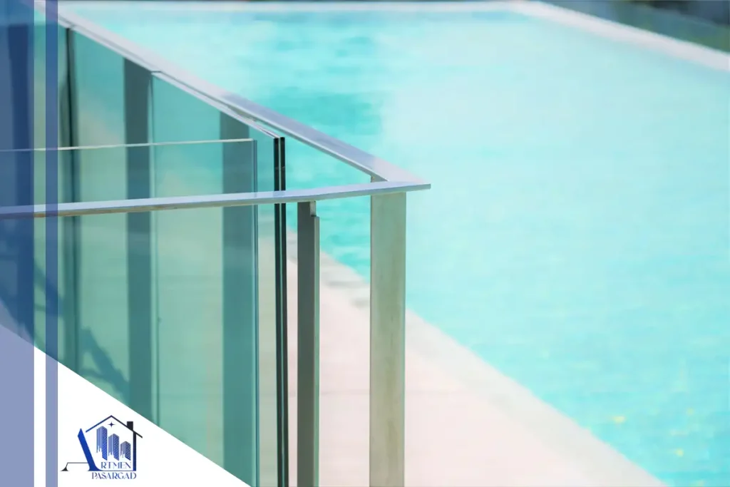 نرده شیشه ای استخر