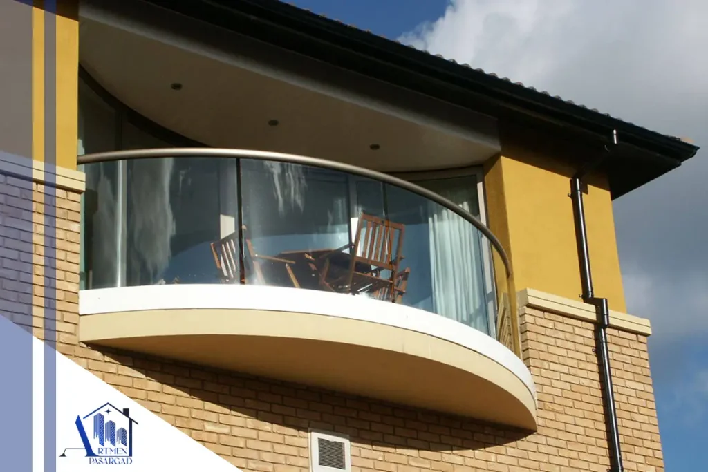 شیشه بالکن گرد یا خمیده